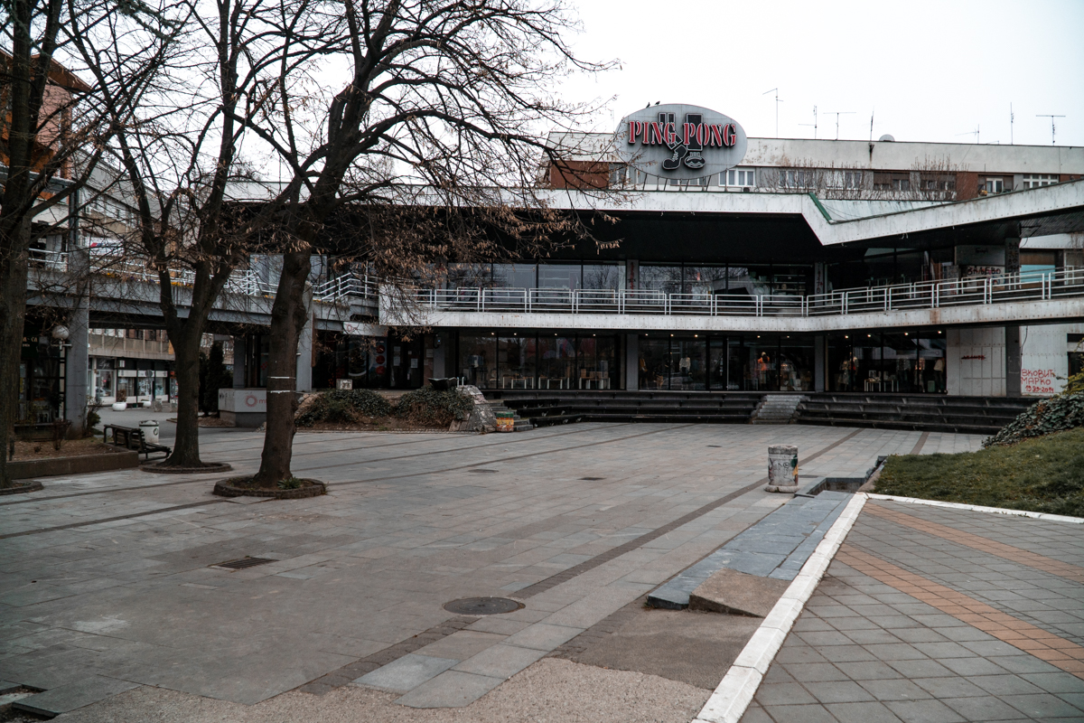 Gradski trg za vreme policijskog časa (foto Vasilije Ristović)